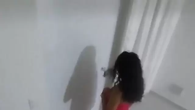 Esmer hatun, Rus komşusuyla buluşmaya gitti.